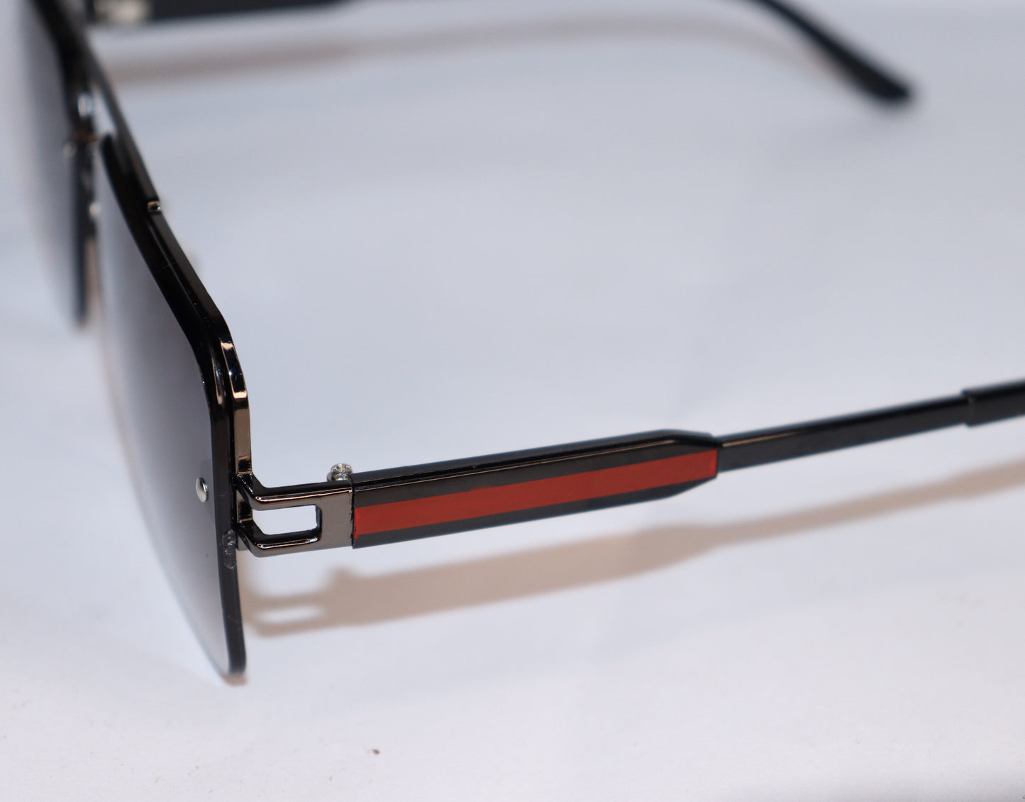 Sunglasses with gradient lenses