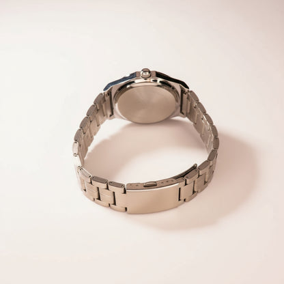 Stainless Steel Quartz Watch with Black Dial – Classic & Durable