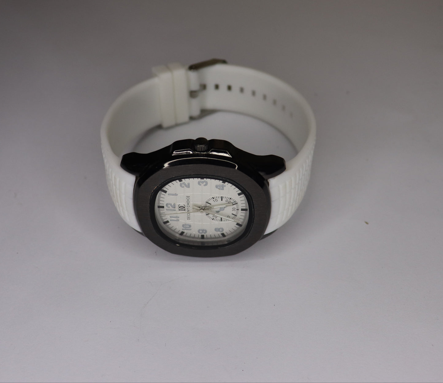 Sleek White and Black Watch for Men – Perfect for Everyday Wear