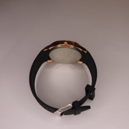 Luxury in Motion: Your Perfect Black Watch In Belt Strip