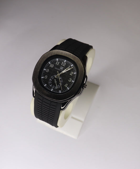 Decent Co. Men's Black Analog Watch with Rubber Strap