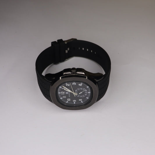 Decent Co. Men's Black Analog Watch with Rubber Strap