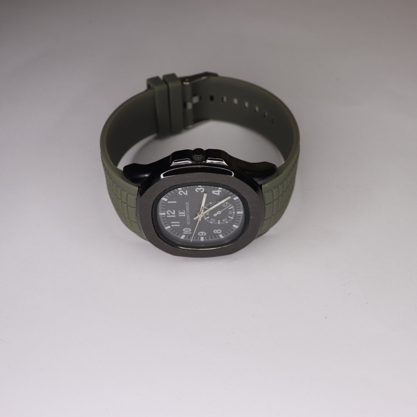 Men's Outdoor Tactical Watch – Rugged & Stylish Green Rubber Strap