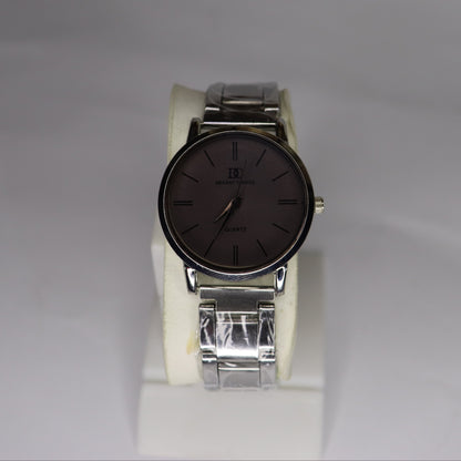 Stylish Women's Decent Choice Quartz Watch - Timeless Elegance for Every Occasion