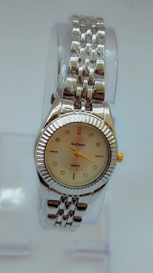 Ladies Elegant Silver Chain Wristwatch – Premium Quartz Timepiece